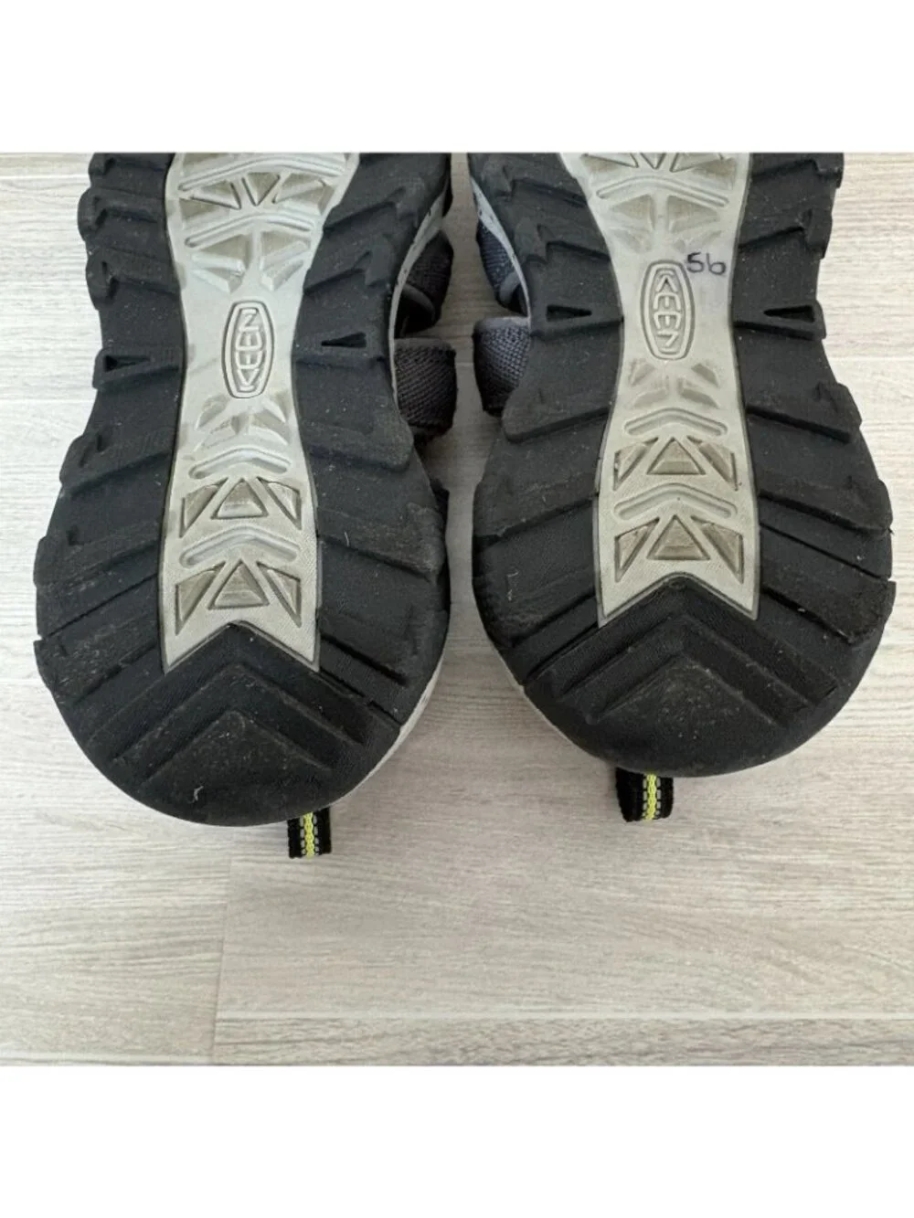 Keen Sandals Youth Size 5 Gray Adjustable Toggle Waterproof Hiking Sport
